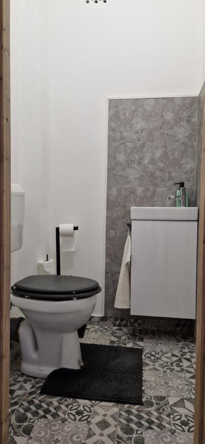Zenloft Apartman Эгер Экстерьер фото