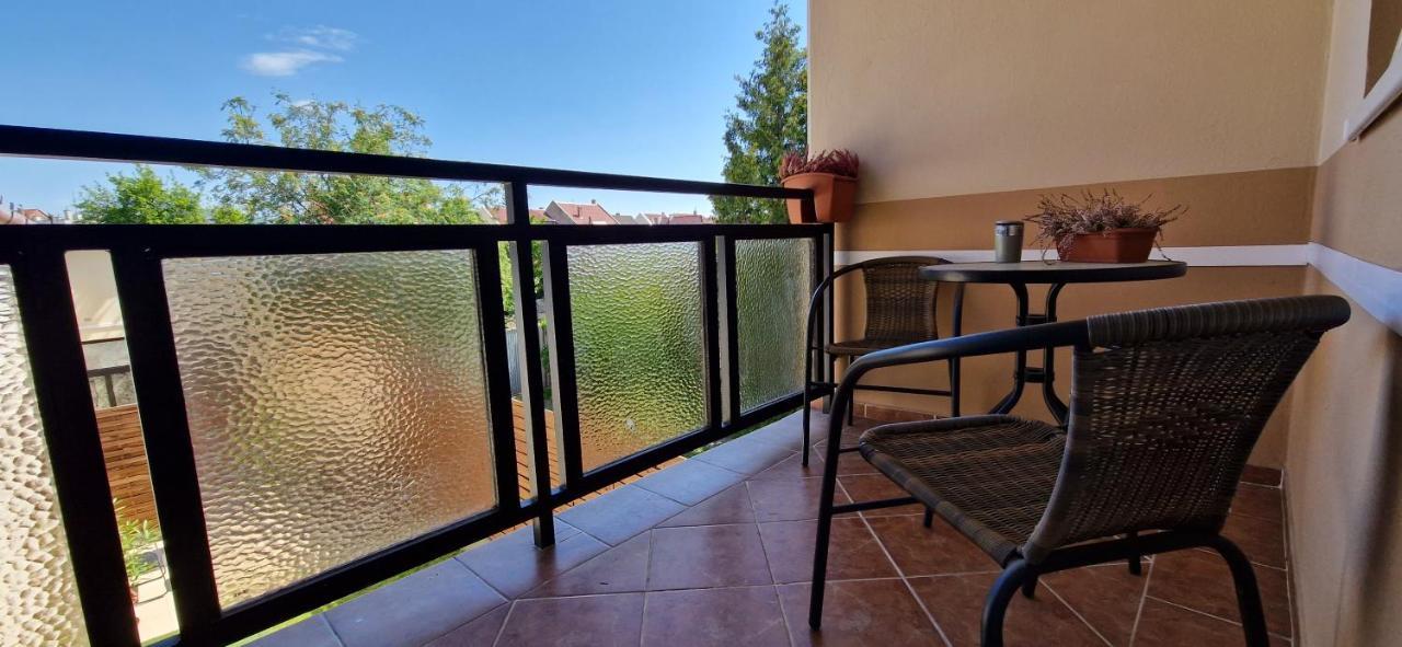 Zenloft Apartman Эгер Экстерьер фото